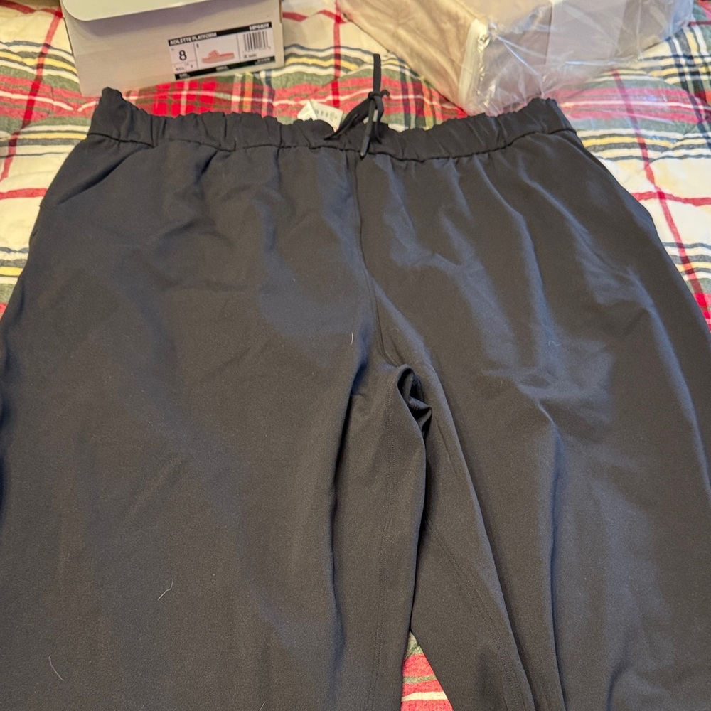 Flash Sale! $25 Lululemon women’s Black Pants